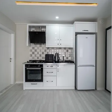 Comfortable Apartment With Central Location And Balcony Close To Beach In Muratpasa, Antalya * Antalya
